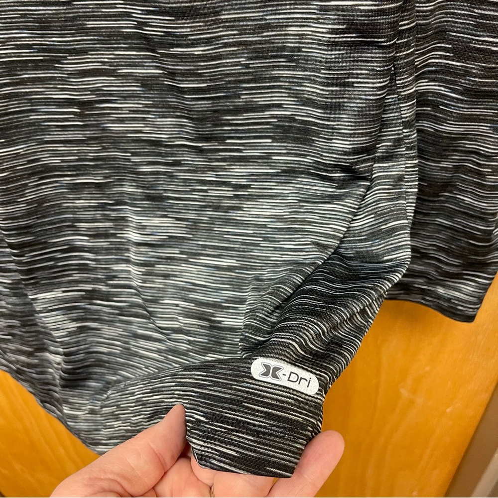 Reebok RBX performance Women’s 1X athletic shirt. Long sleeve X-Dri Black V neck - Picture 3 of 6